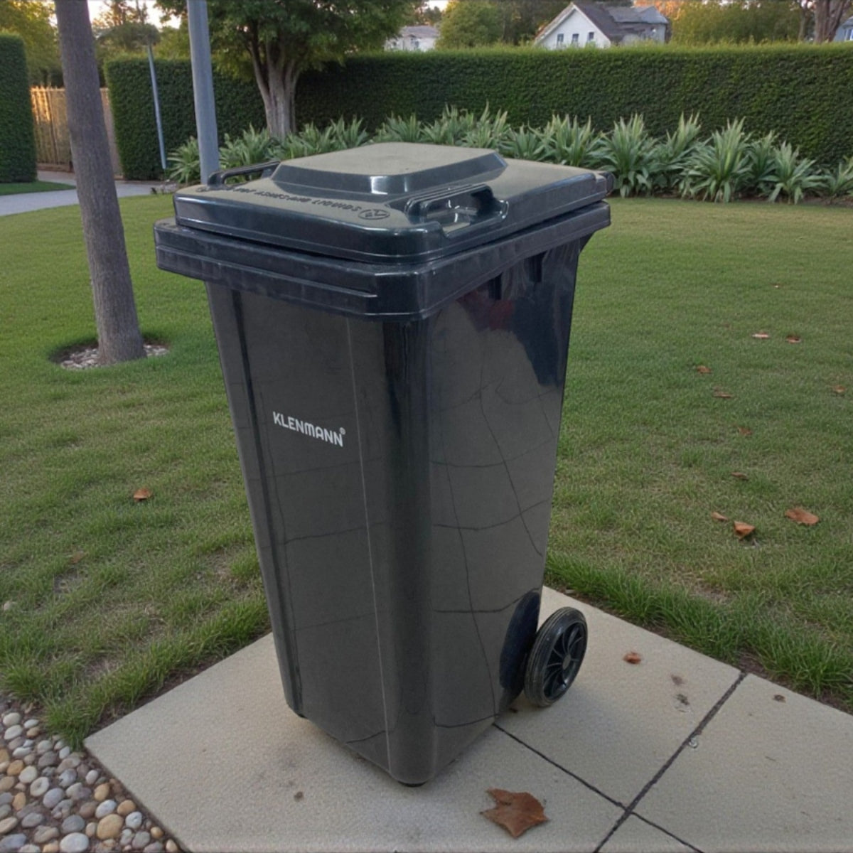 Heavy Duty Plastic Dustbin 120L with Wheels