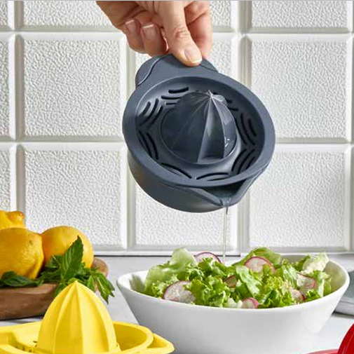 Classic Simple Lemon Squeezer