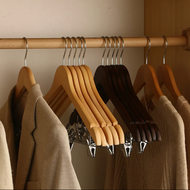 Light Color Wooden Hanger with Clips