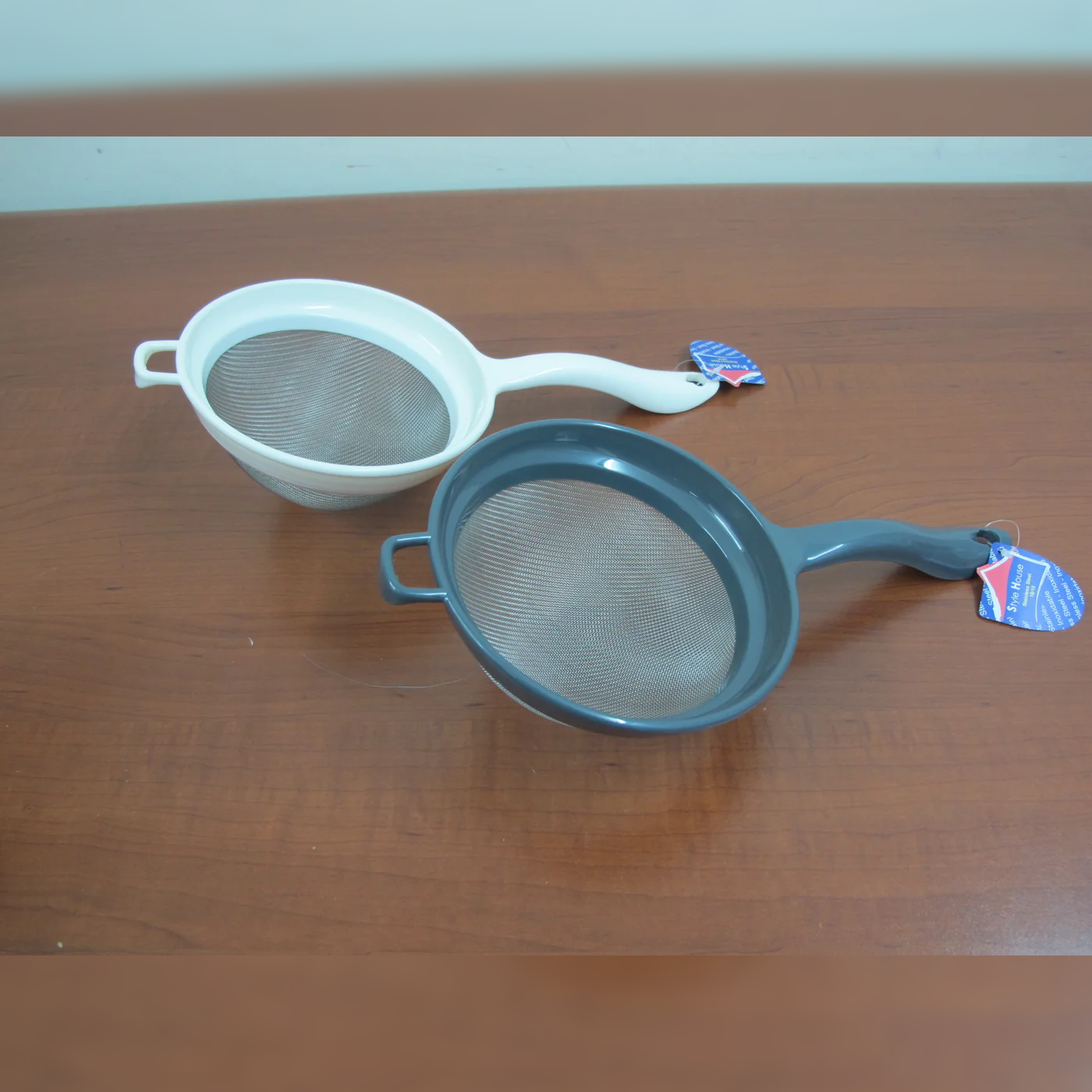 Fine Mesh Stainless Steel with plastic Strainer; 15.5 cm