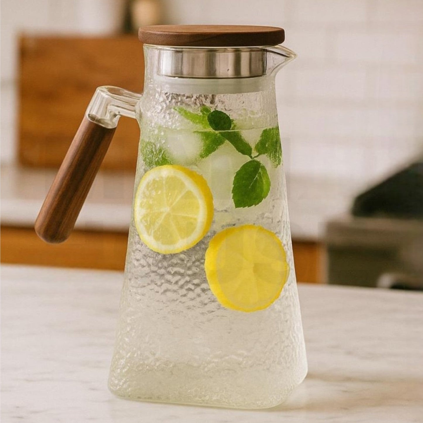 High Quality 2L Glass Pitcher w Wood Handle and Cover