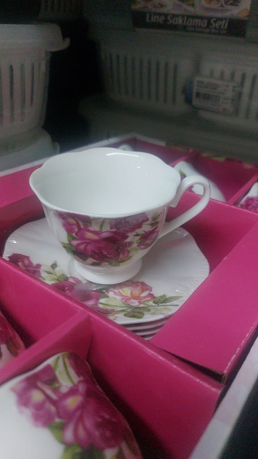Floral Coffee Cups and Saucers x6